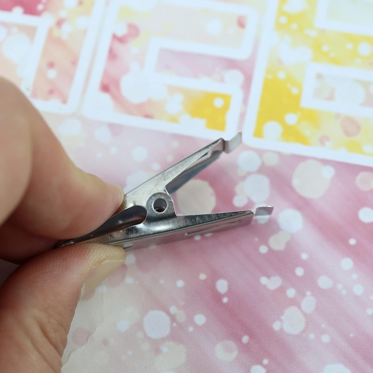 premium cloth clips for outdoor use in Indian weather, durable cloth pins for daily laundry purpose, windproof steel clips for clothesline and wire, buy stainless steel cloth pins online at best price,