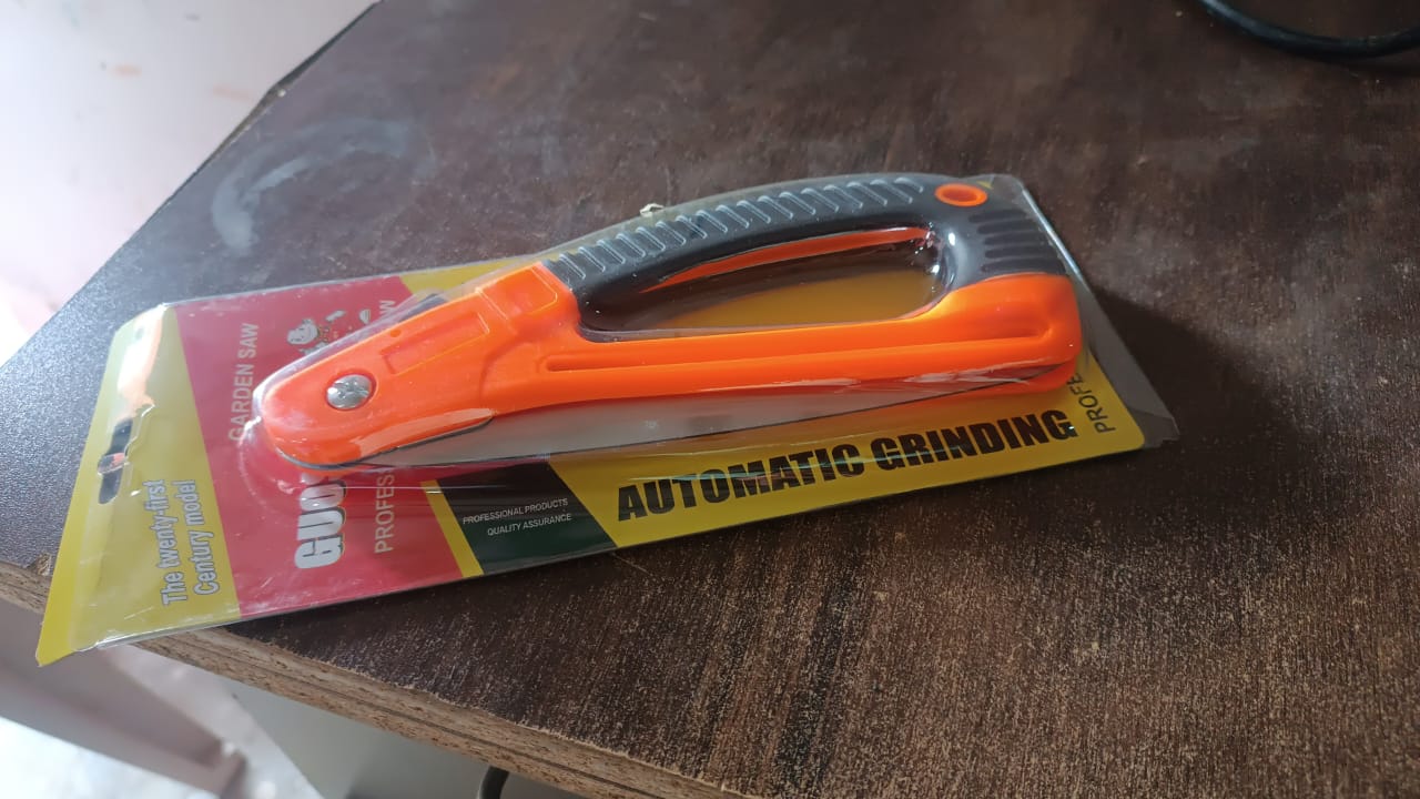 saw for cutting branches, small folding saw for garden use, DIY garden tools, camping saw tool, garden trimming saw