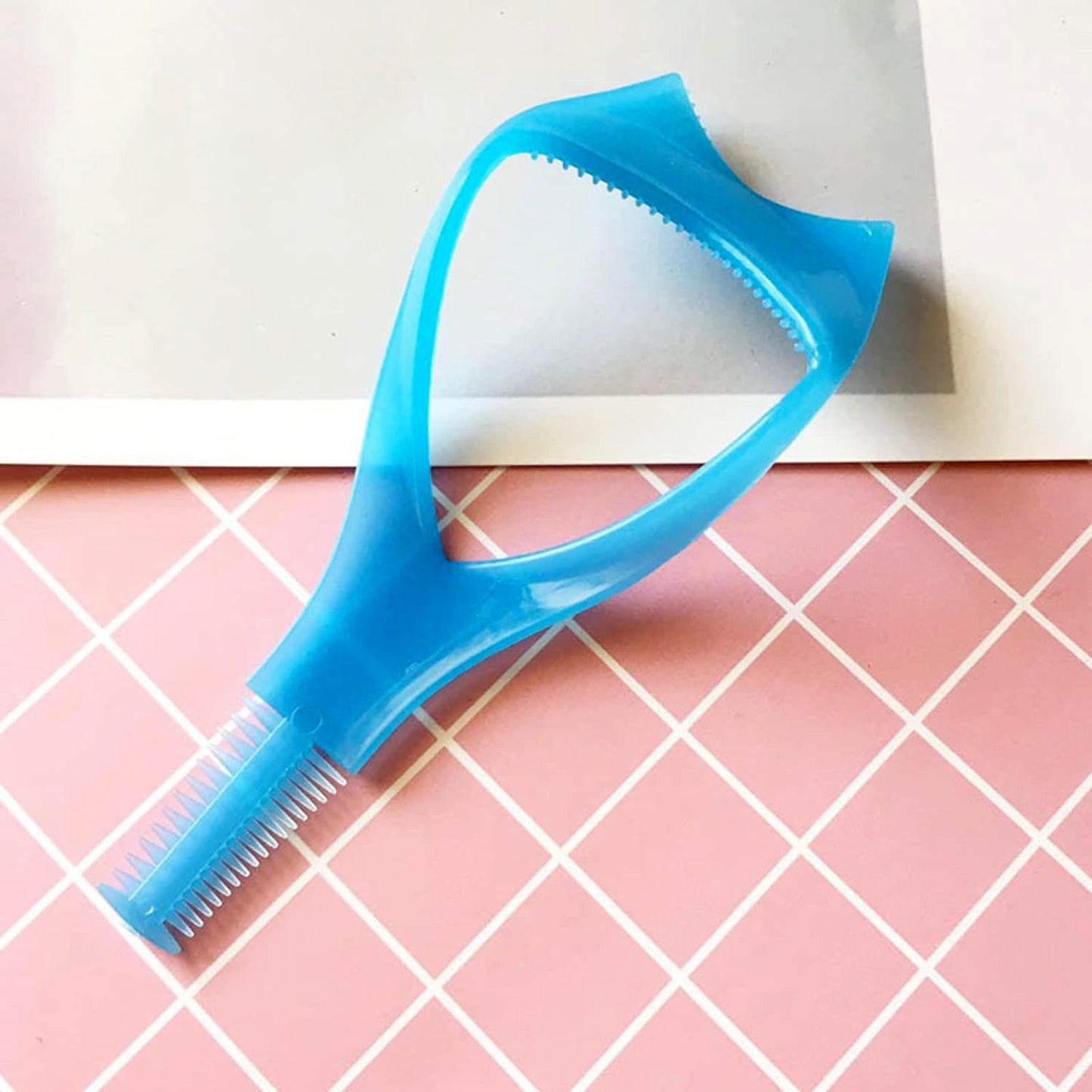 3 in 1 eyelash tool with mascara guide brush and curler, plastic eyelash grooming tool for women, eyelash separator comb with curler and mascara guide,
