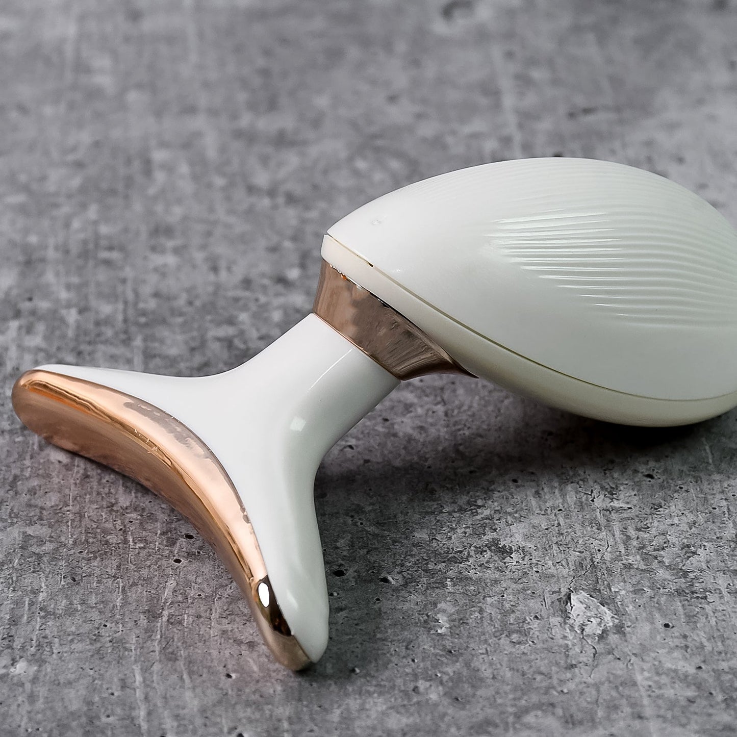 jawline lifting device, wrinkle remover tool, compact beauty tool for travel, daily face massage roller, best face massager in India