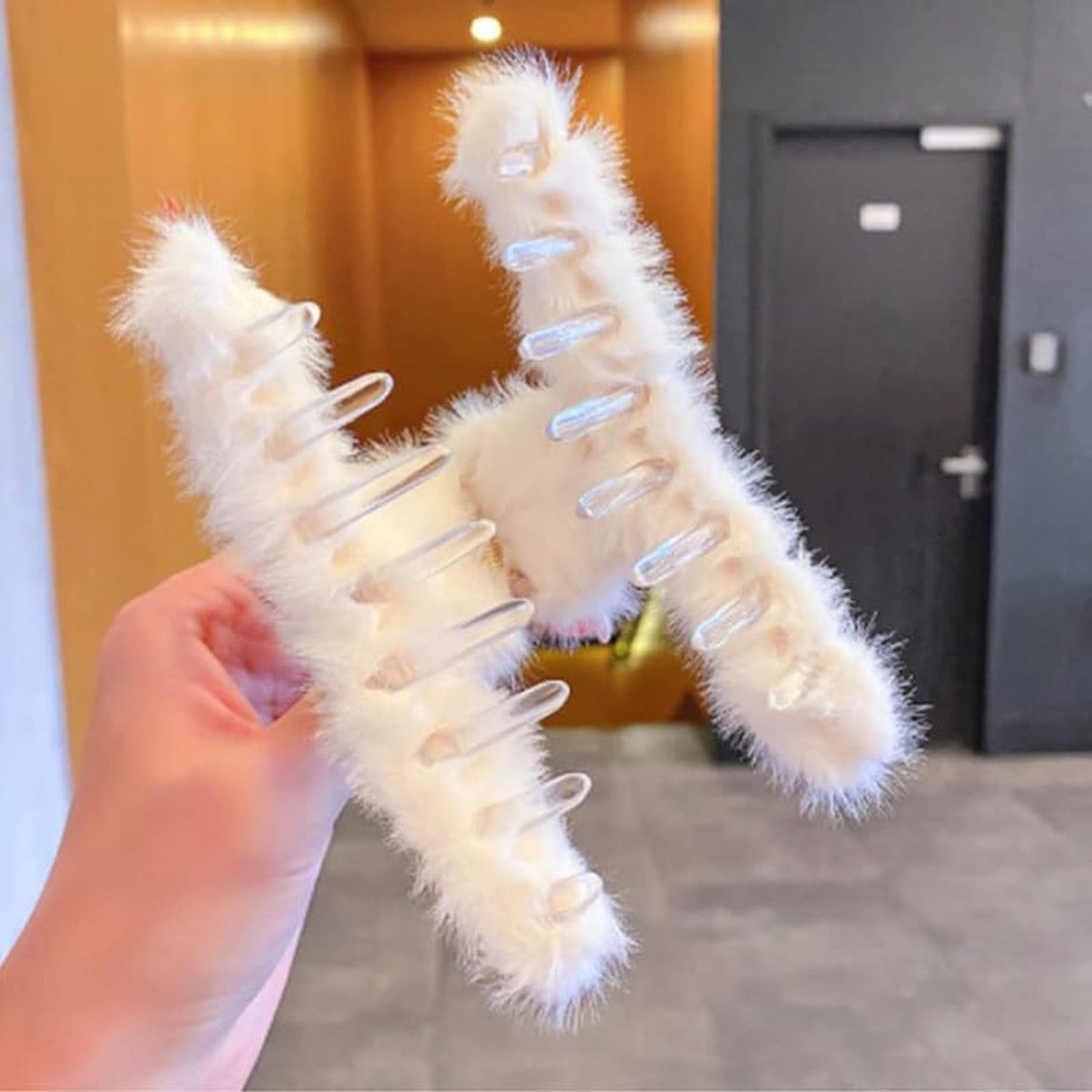 fashionable hair clips for festive wear, best fur hair claw clips online, soft grip fuzzy claw clip for long hair,