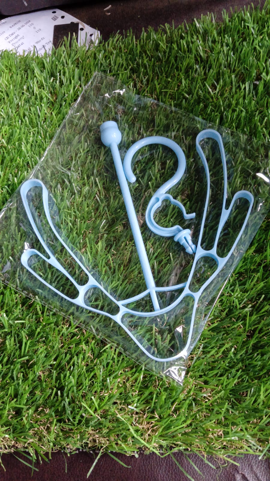 shoe hanger drying rack, balcony shoe drying hanger, rotatable shoe storage rack, hanging shoe drying rack, rotating footwear hanger, space-saving shoe organizer, plastic shoe drying tool