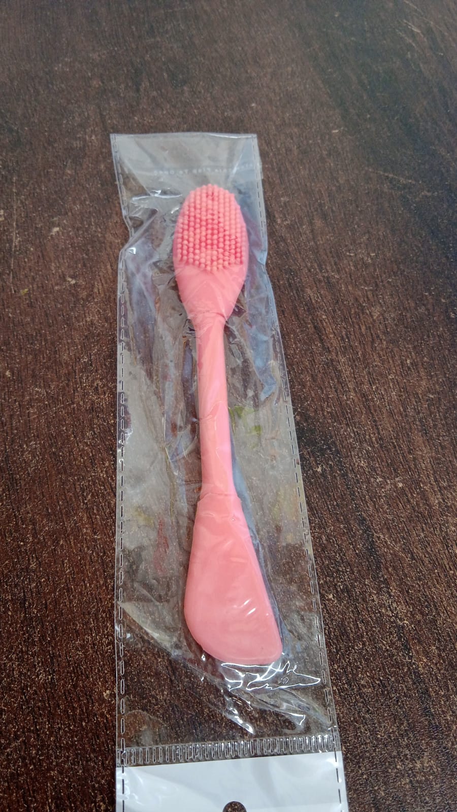 silicone mask brush dual ended, mud mask applicator brush, silicone cleansing and mask brush, double-headed silicone facial brush, silicone face scrubber applicator, hygienic face mask brush, soft silicone mud mask brush