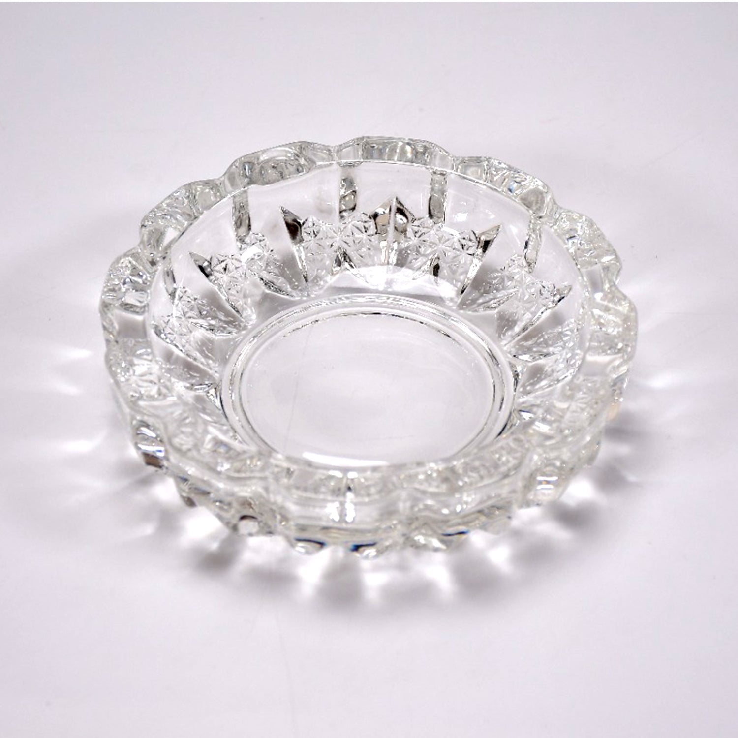 designer glass crystal ashtray for home and office, luxury round ashtray for cigars and cigarettes, modern glass ashtray for living room decor,