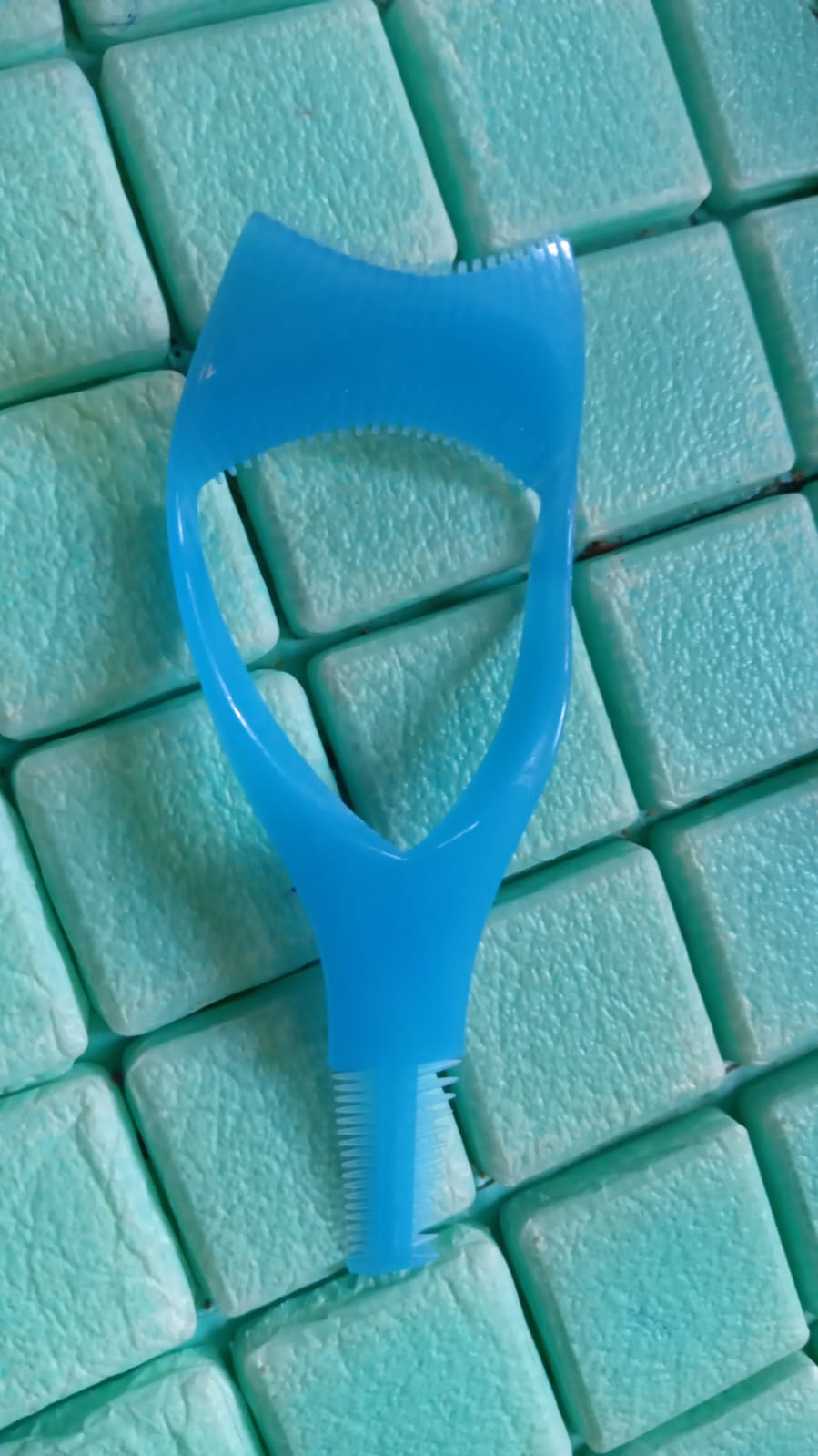multipurpose lash tool for smudge-free mascara,