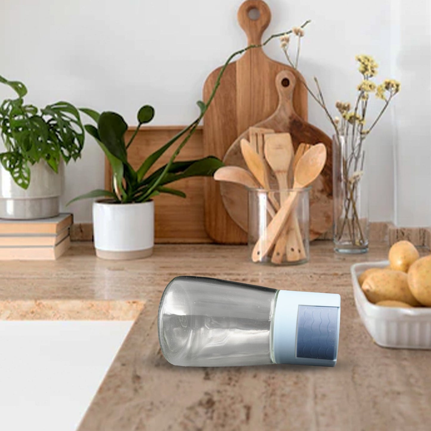 Elegant glass salt bottle for seasoning, glass salt bottle, salt dispenser 0.5g, salt shaker for kitchen, precise salt shaker, seasoning dispenser, press salt container, picnic salt bottle