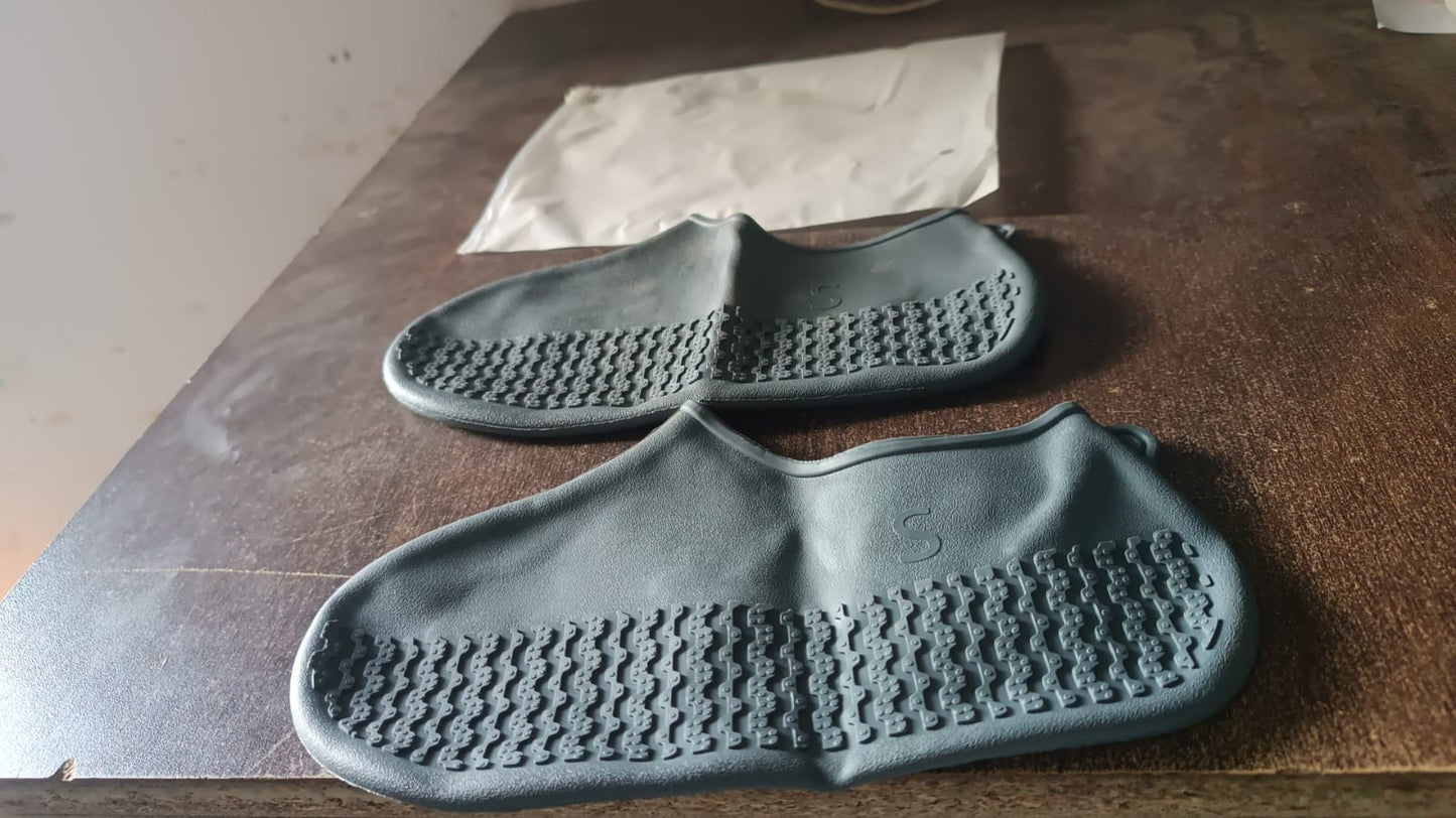 durable silicone shoe cover for all weather, waterproof shoe guard for everyday use, small size silicone shoe covers for rain, multipurpose rain shoe protectors for Indian users