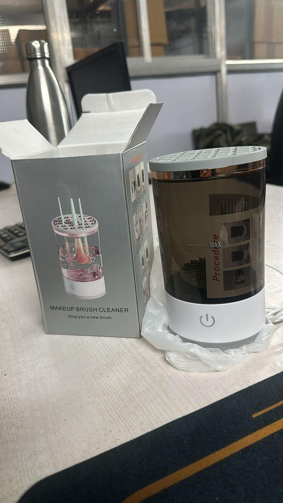 electric cosmetic brush cleaner, brush cleaner for makeup, makeup brush cleaning device, rechargeable brush cleaner, automatic makeup brush cleaner, brush cleaning machine, makeup tool cleaner