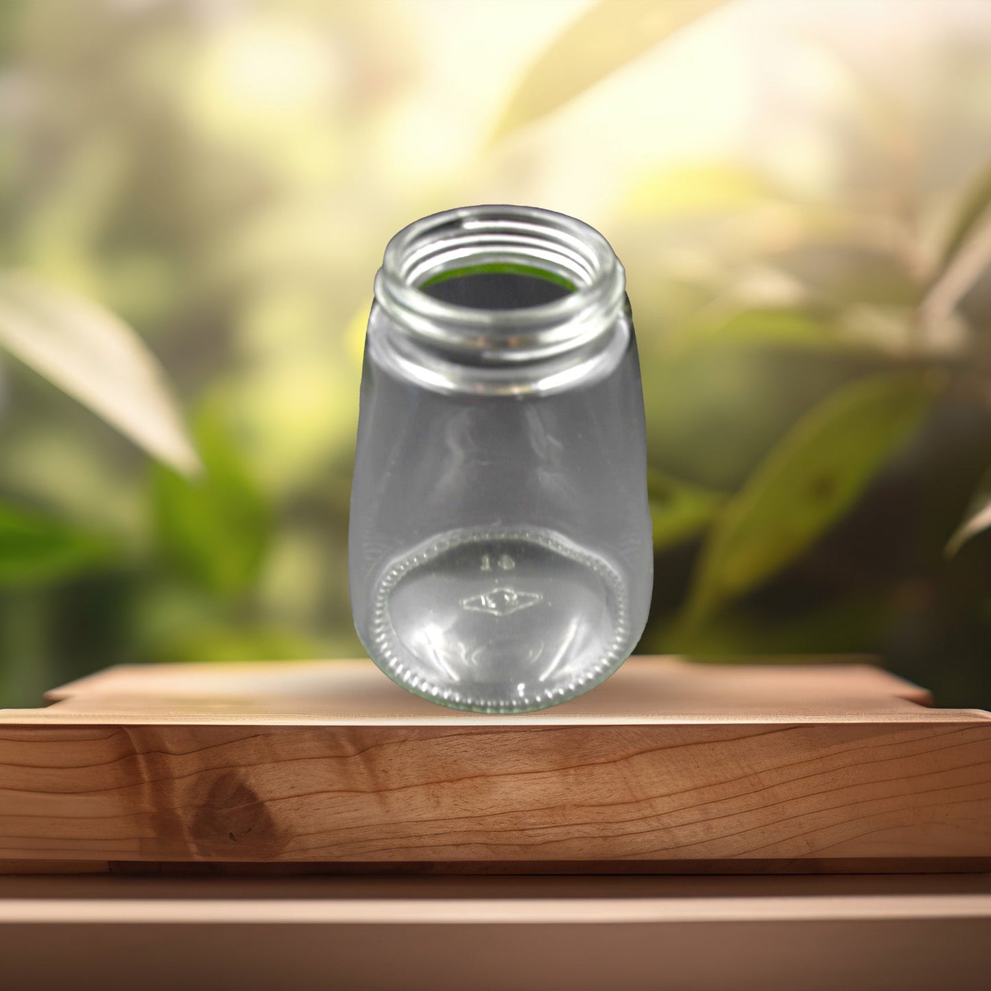 Glass salt shaker for camping and home use, glass salt bottle, salt dispenser 0.5g, salt shaker for kitchen, precise salt shaker, seasoning dispenser, press salt container, picnic salt bottle