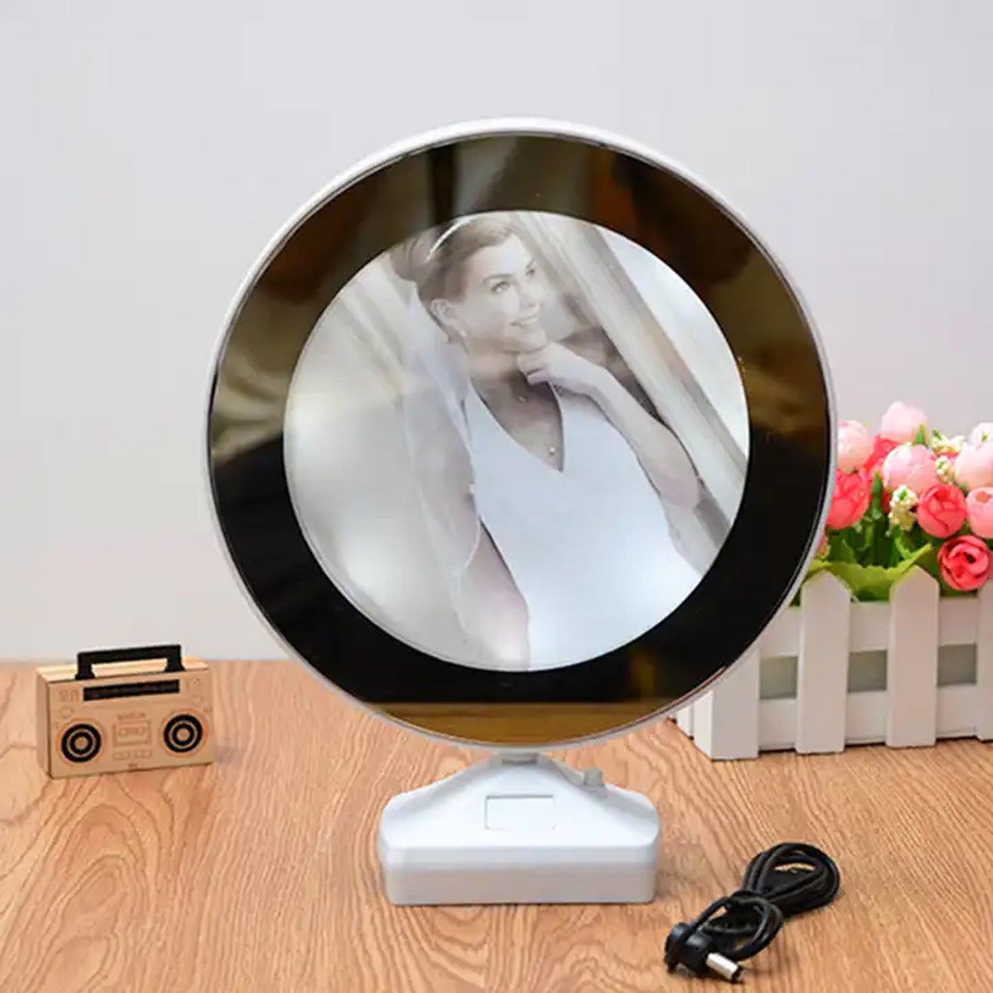 Round polymer frame LED photo mirror with clear reflection and soft LED glow