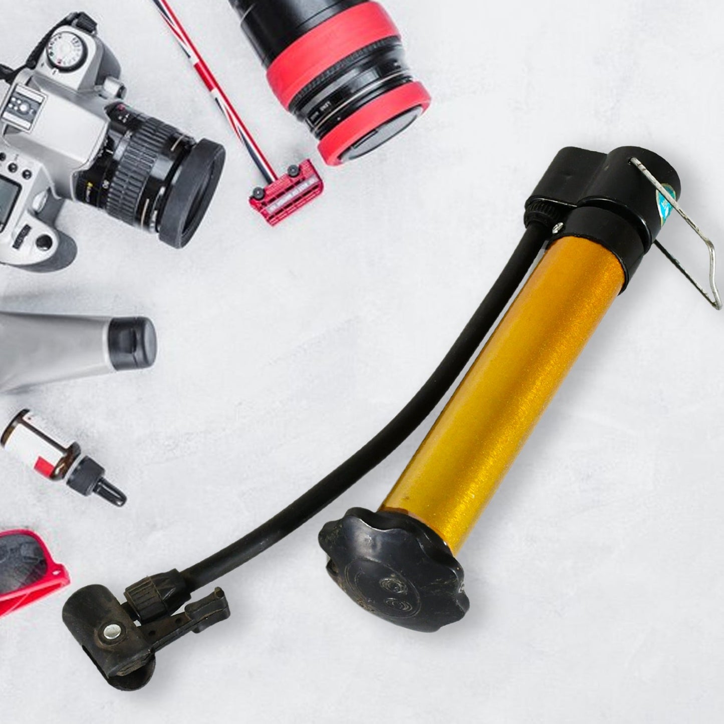 Compact manual ball pump for outdoor games