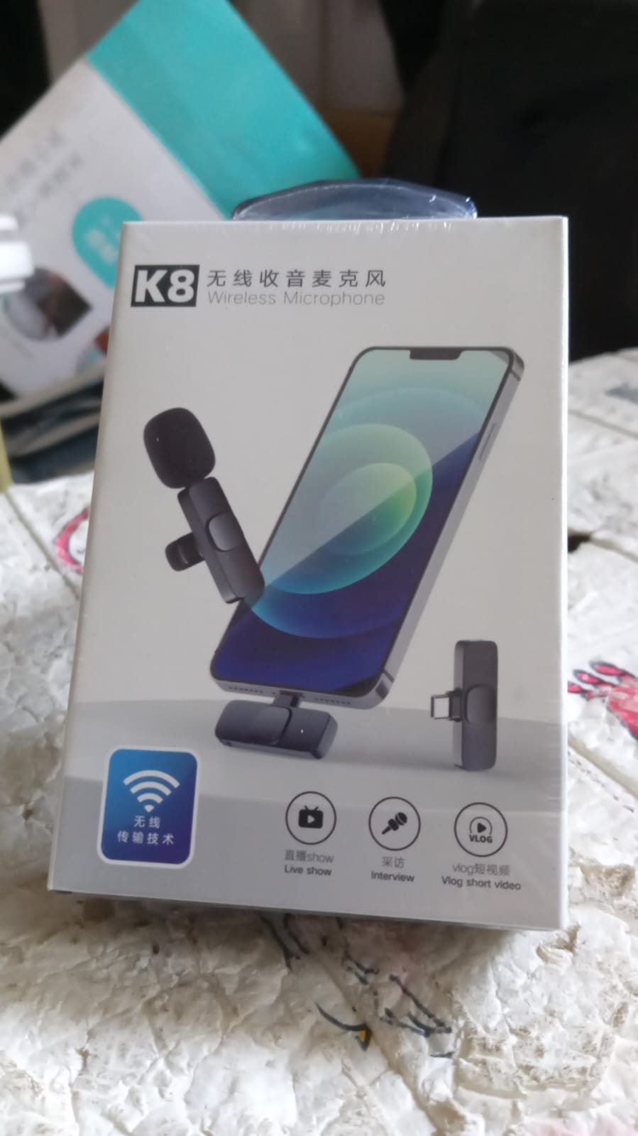Noise cancelling clip-on mic for influencers and content creators