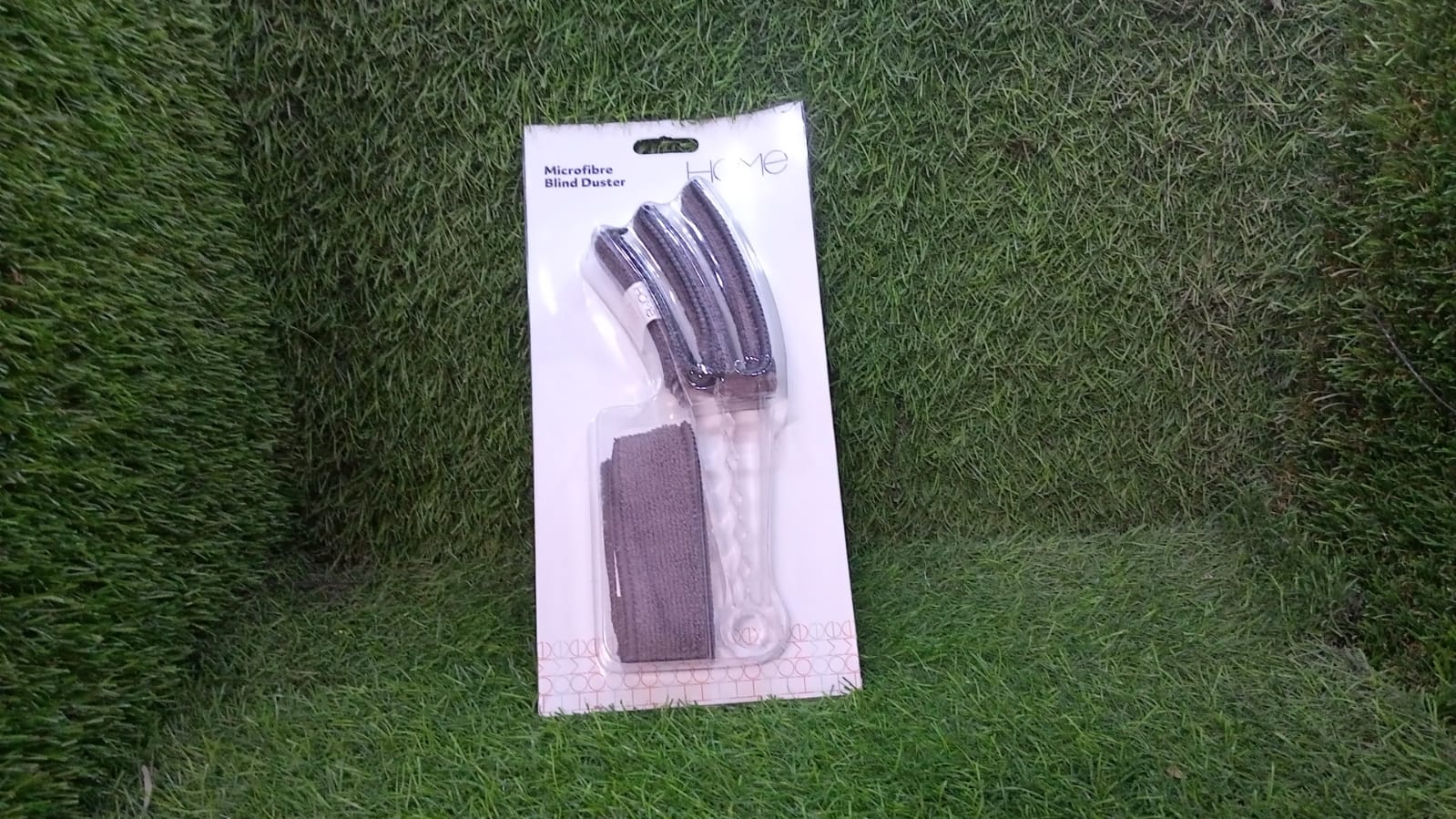 Soft microfiber blind brush safely cleaning delicate shutter slats