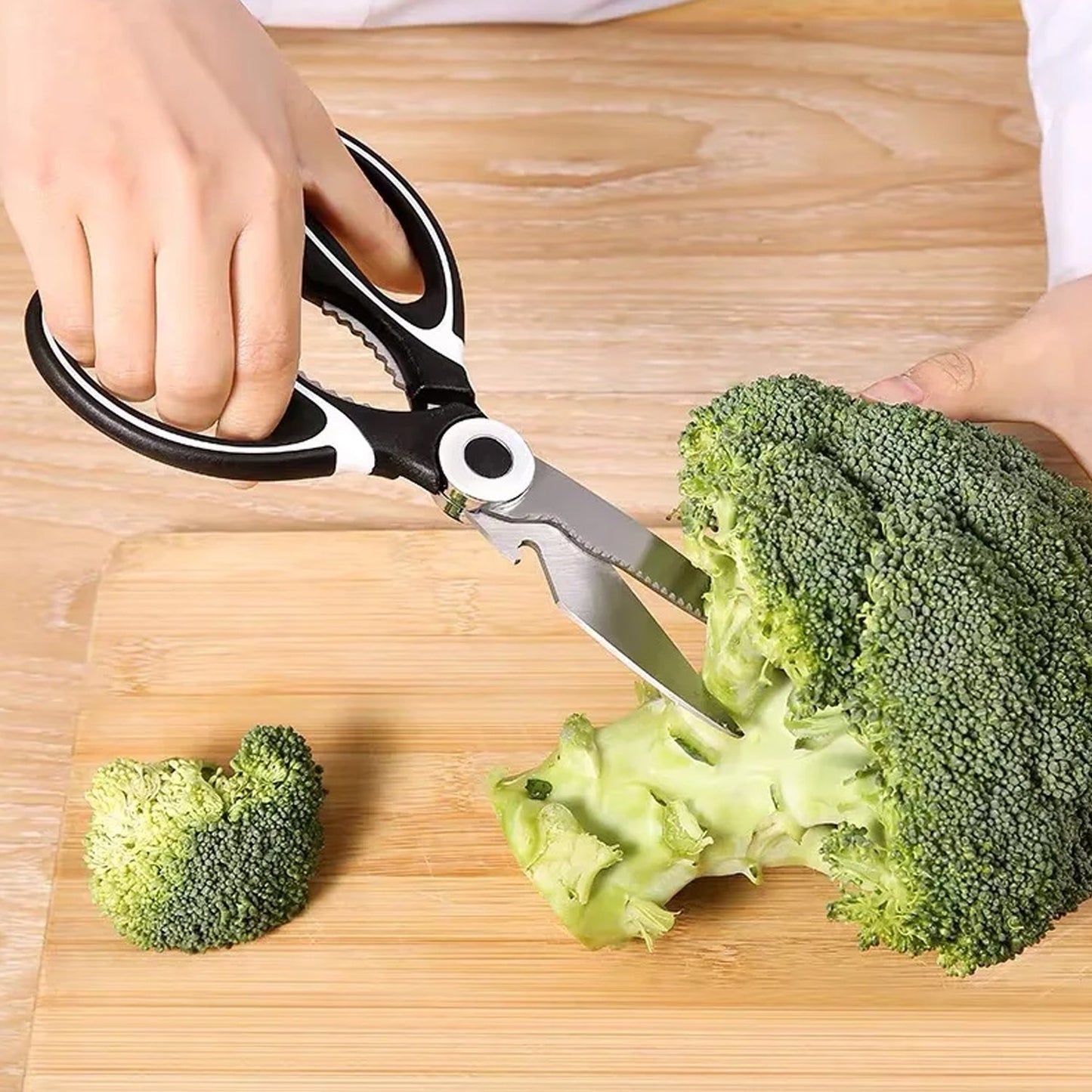 Stainless steel kitchen scissors with safety magnetic cover