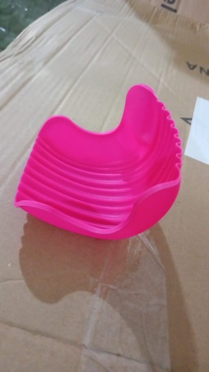 Dishwasher safe reusable silicone burger holder flexible support