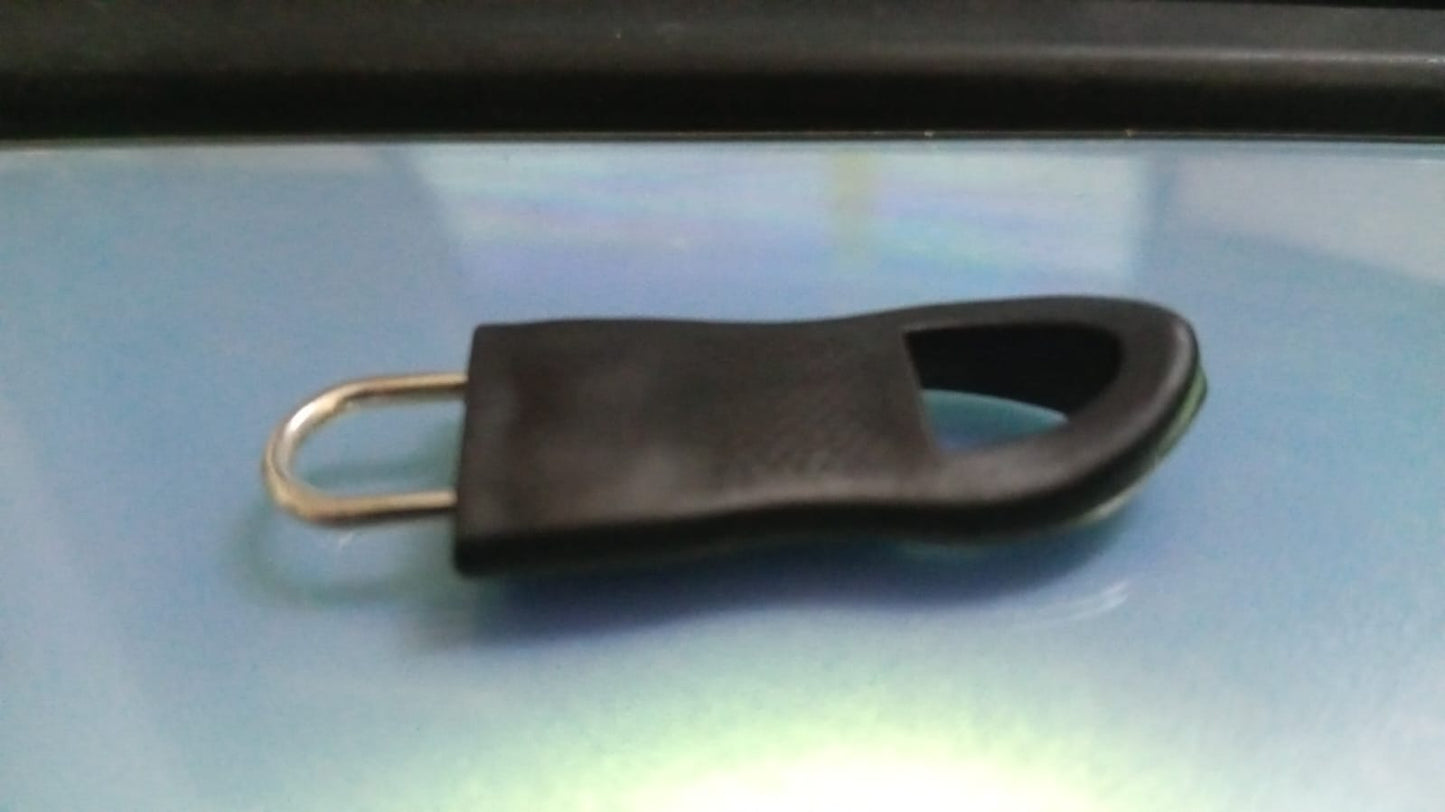 Zipper extension repair handle clip for handbags and backpacks