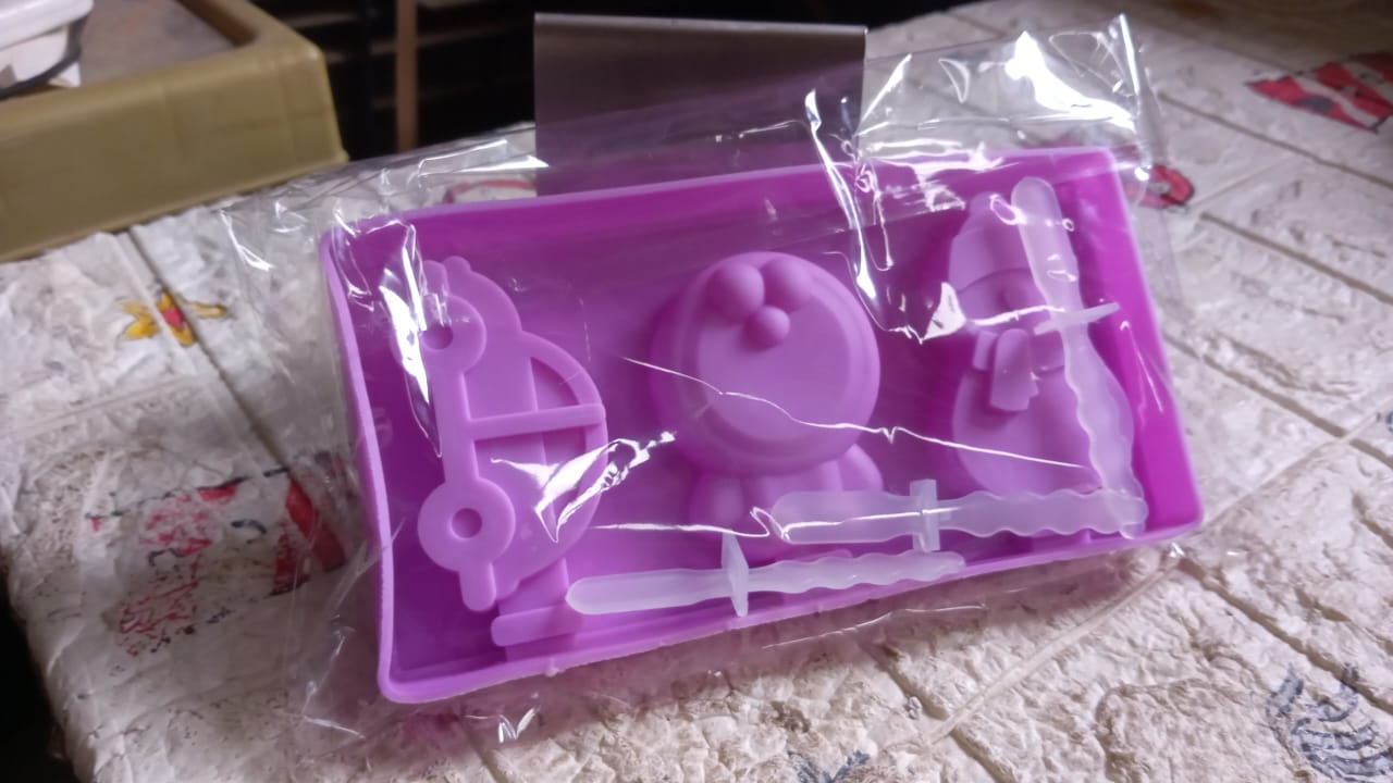 Eco-friendly silicone ice cream mold for healthy frozen snacks