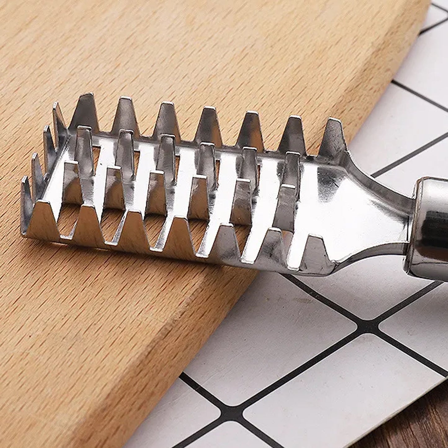 Kitchen fish scaler scraper for quick fish descaling