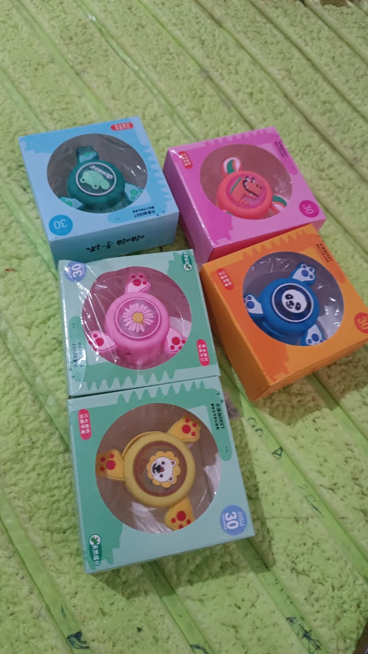 Light-up slap wristband for kids with flexible silicone