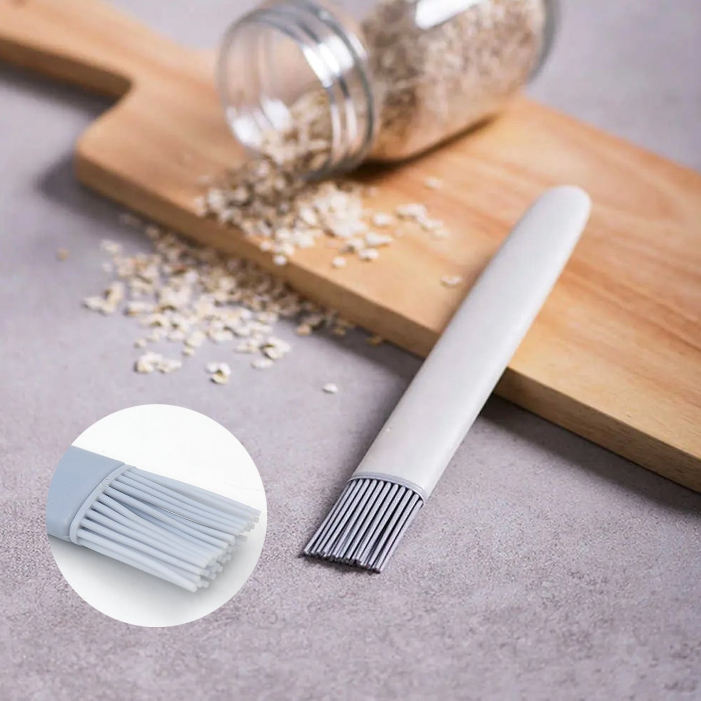 Silicone Oil Brush, Durable silicone bristle oil brush spreading sauce on steak
