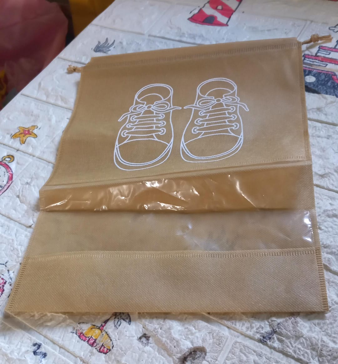 Lightweight beach bag with storage pocket for shoes and clothing, ideal for outings and family trips