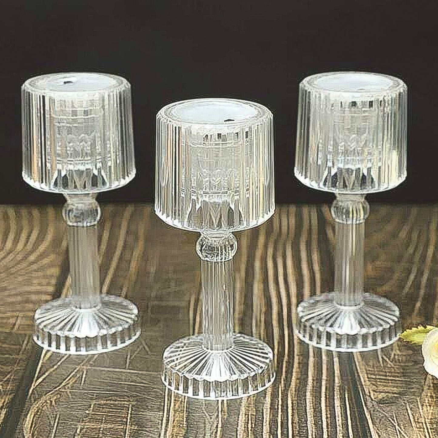 Battery powered portable LED lamp for restaurant table décor