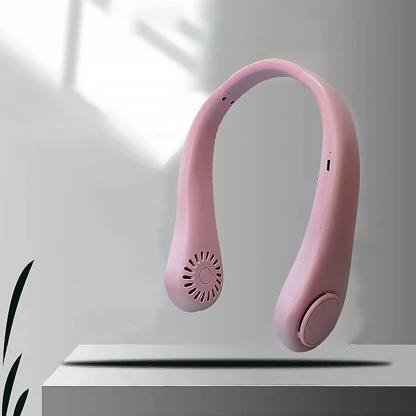 Safe bladeless portable neck fan for children and elders