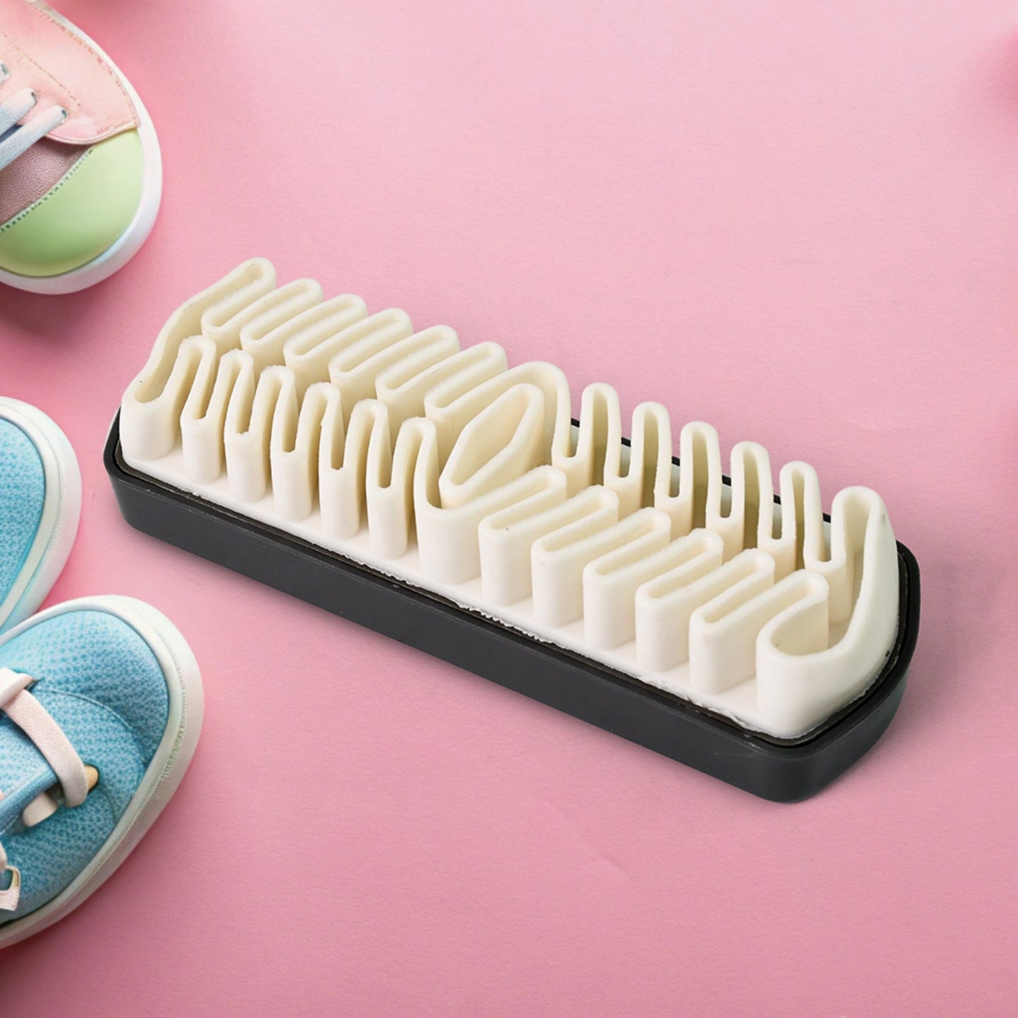 Rubber crepe shoe cleaning brush for leather and suede