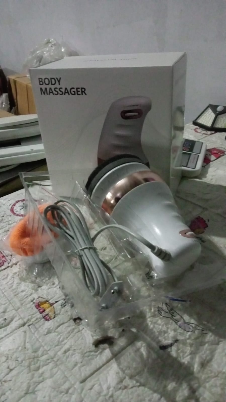 Ergonomic body massager shaping machine used for daily slimming