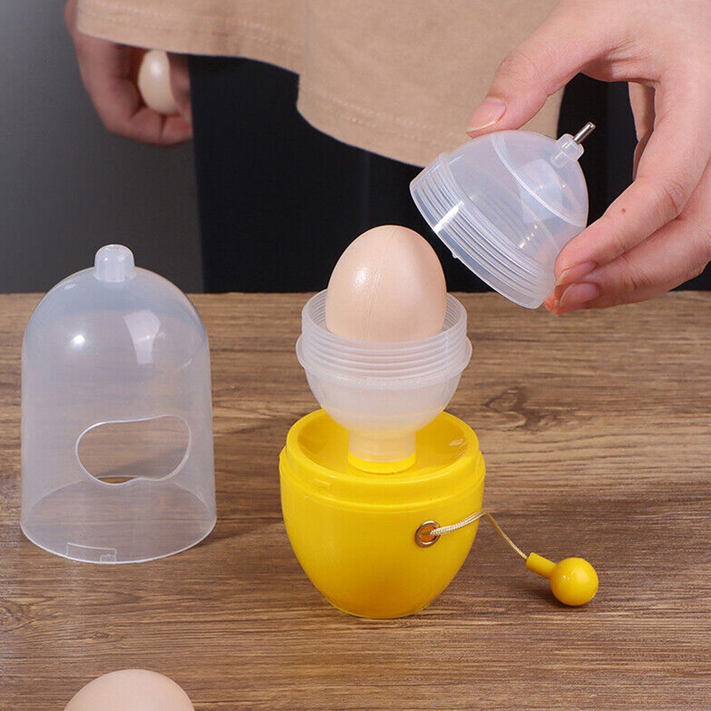 Easy to operate manual egg puller scrambler for home cooking
