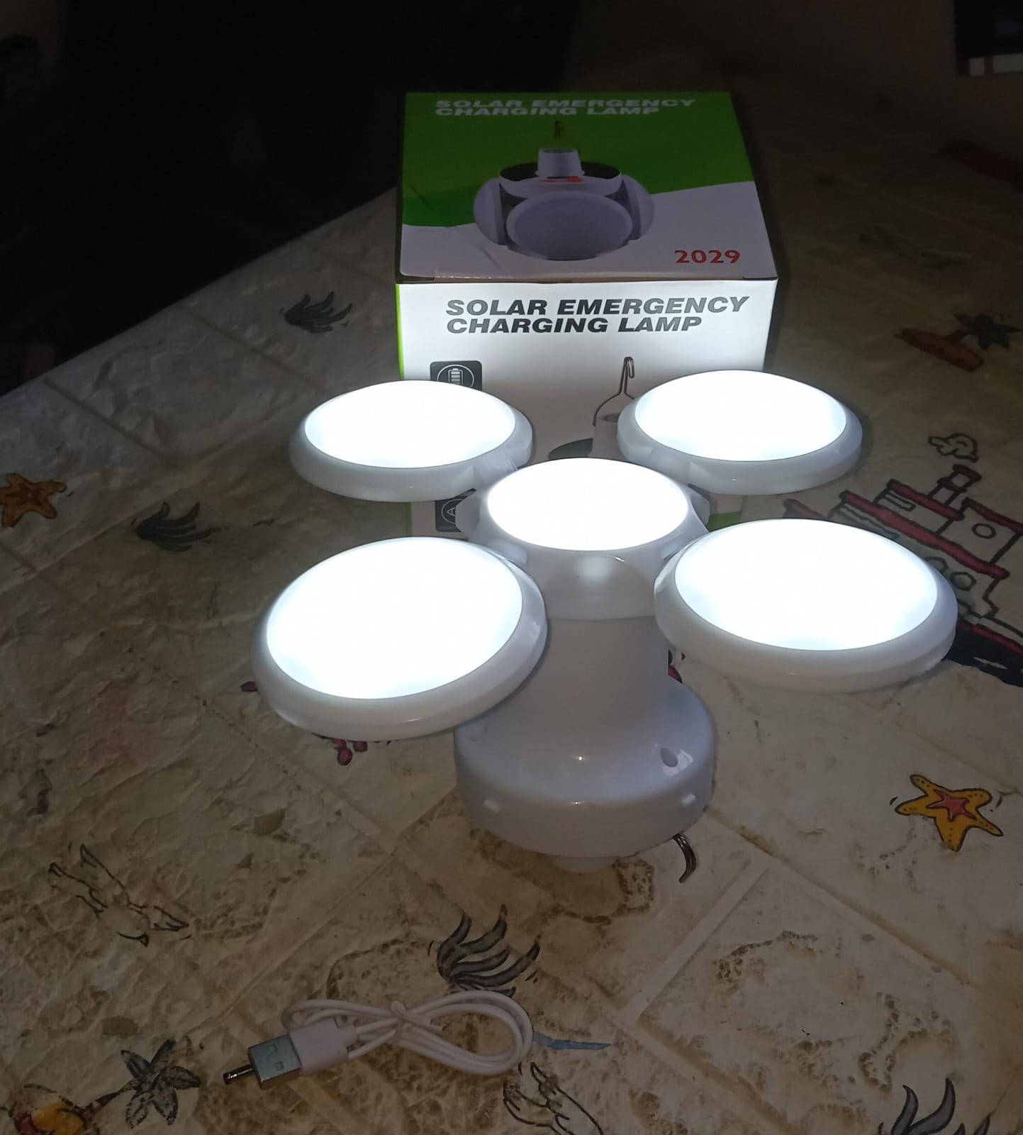 Waterproof IP65 LED camping lamp with battery indicator