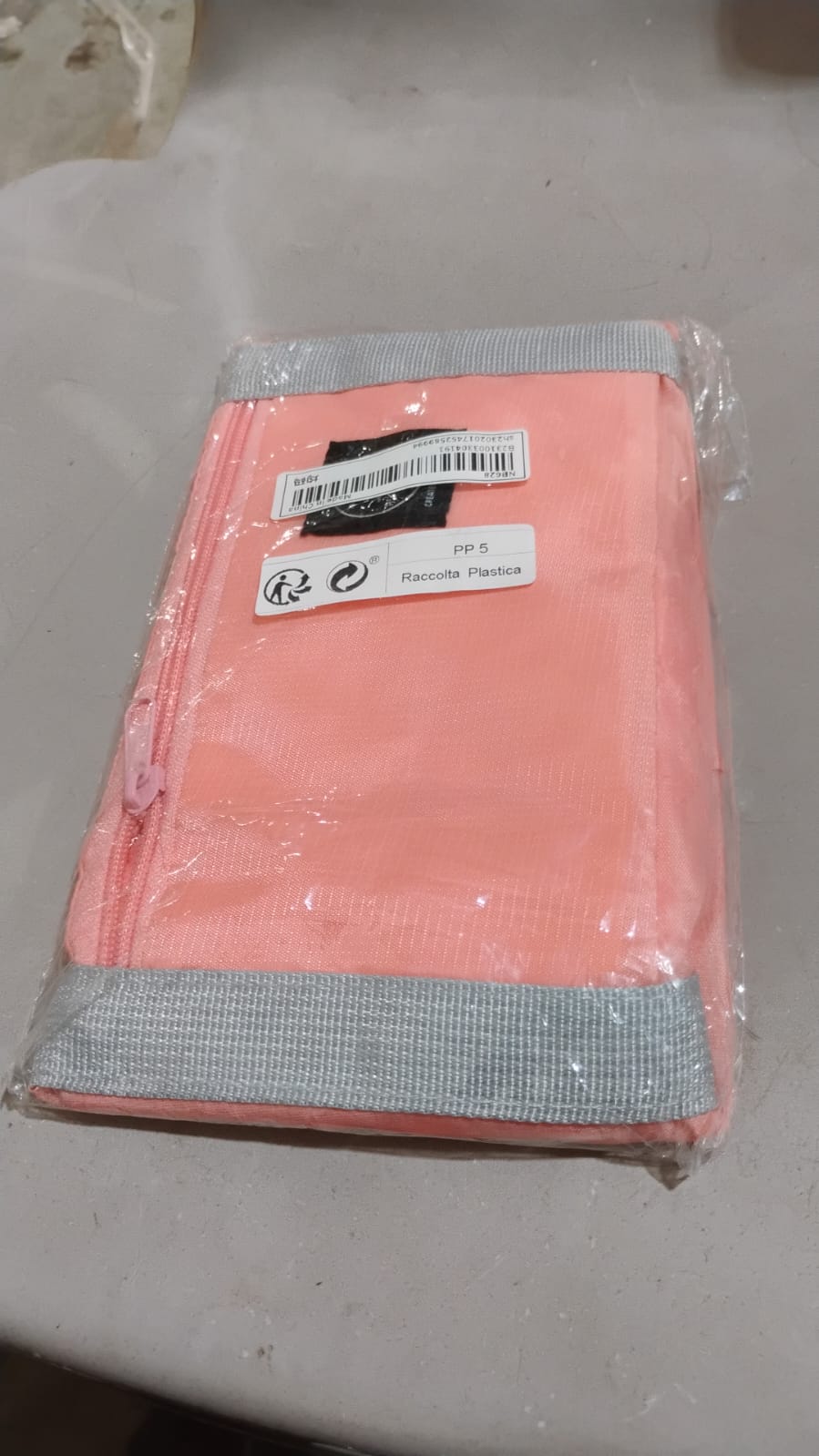 Durable waterproof foldable bag for travel and home use