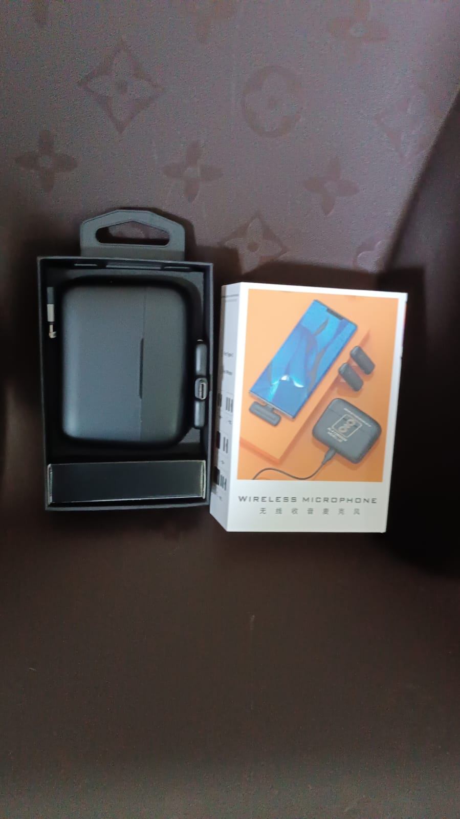 portable mic set for creators and journalists, dual mic wireless set for podcasting and teaching, plug n play collar mic for smartphones, best lav mic for recording videos, USB type C mic for influencers, lavalier microphone for Instagram reels, wireless microphone for online classes India, collar mic for mobile vlogging setup