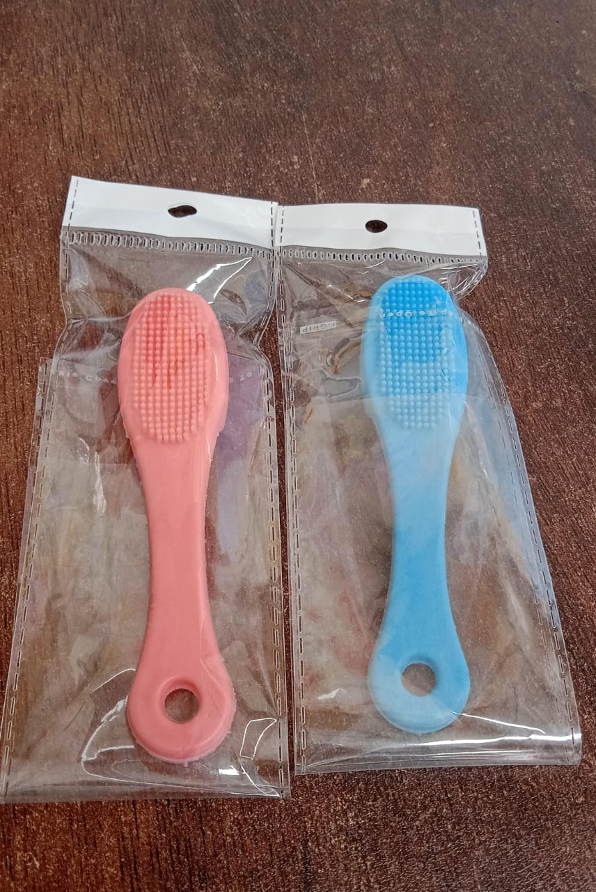 gentle silicone exfoliating brush, soft silicone facial scrubber, pocket finger face clean brush,