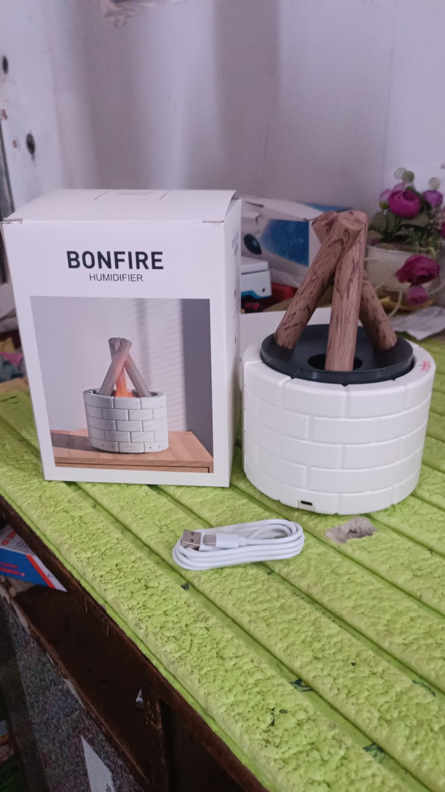 flame effect humidifier diffuser for stress relief, cozy fire look diffuser for bedroom and living room,