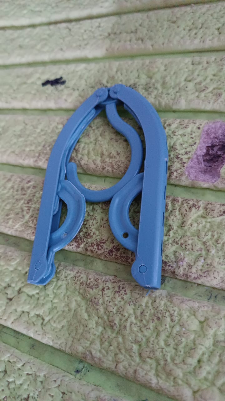 plastic foldable hangers India, folding hangers for kids and adults, durable foldable hangers for repeated use, space saver travel hangers set