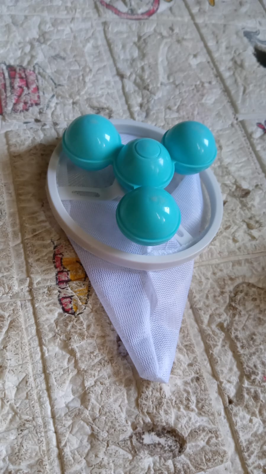 laundry ball, lint catcher, hair catcher for washing machine, reusable washing machine accessory, lint remover ball, floating lint trap, pet hair remover laundry ball, laundry hair filter, clothes cleaning ball, washing machine lint trap, reusable laundry filter, lint and hair remover for washing machines