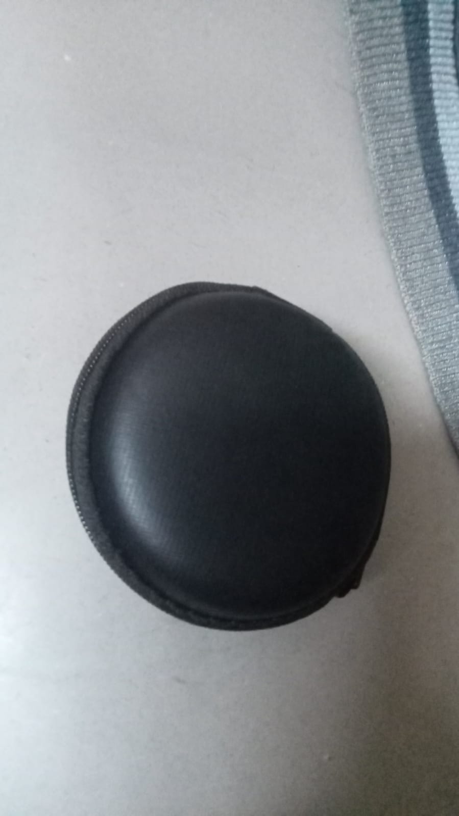Round carrying case for earphones, earphone pouch, headphone case, round earphone case, AirPods case pouch, data cable organizer, return gift pouch, small travel pouch, kids party favor case