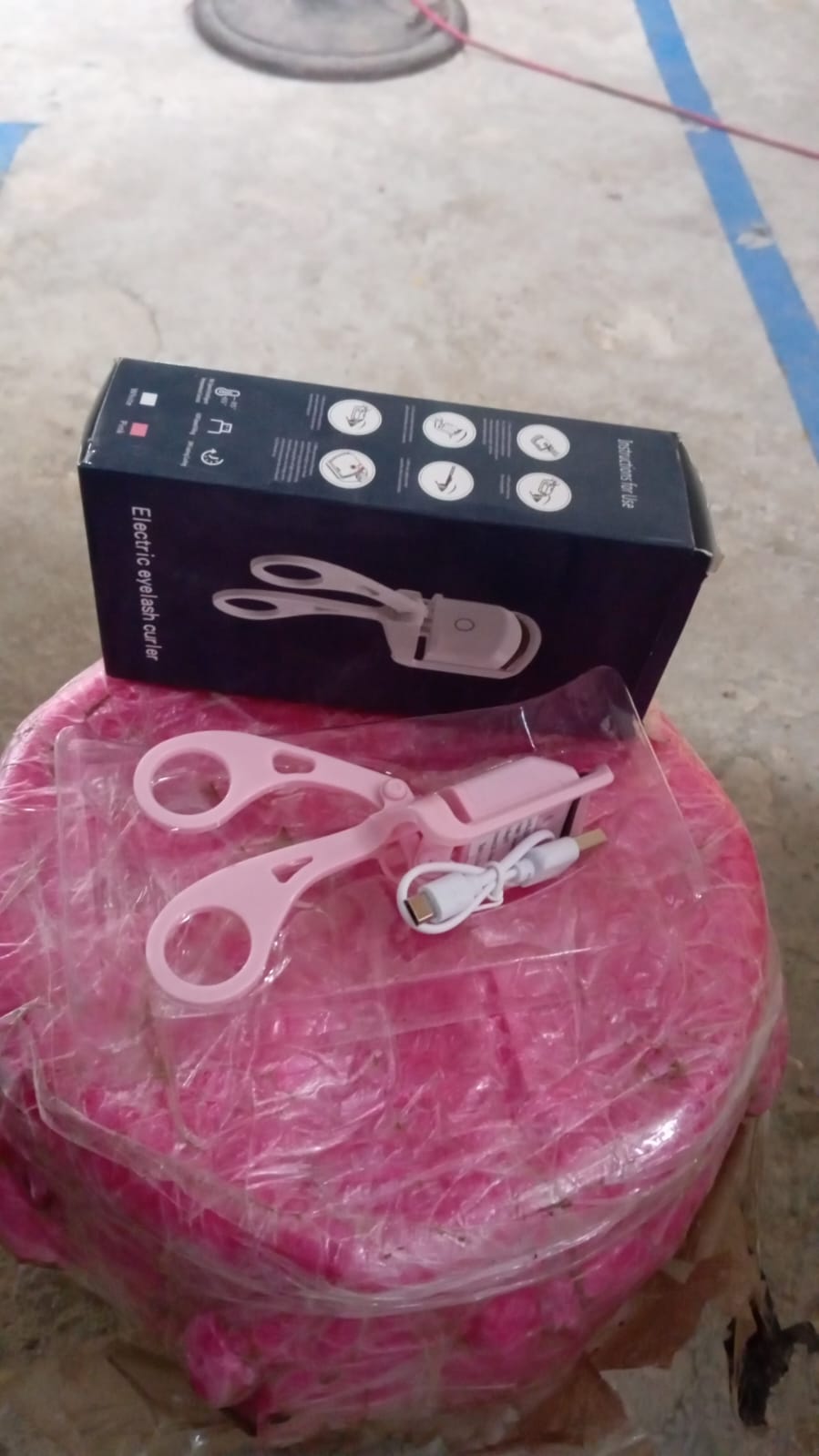 heated eyelash curler, electric eyelash curler, USB eyelash curler, battery eyelash curler, portable lash curler, lash curler with heat, electric beauty tools, eyelash curling device, rechargeable eyelash curler, compact makeup tools, eyelash styling tool, quick heat lash curler, mini electric eyelash curler