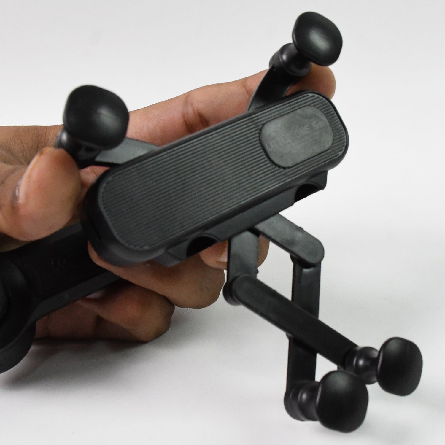 360 degree rotating car mobile phone holder for dashboard, universal mobile holder for car dashboard use, strong grip phone holder stand for all smartphones, best mobile holder for car with adjustable rotation, car phone mount for GPS navigation and calls