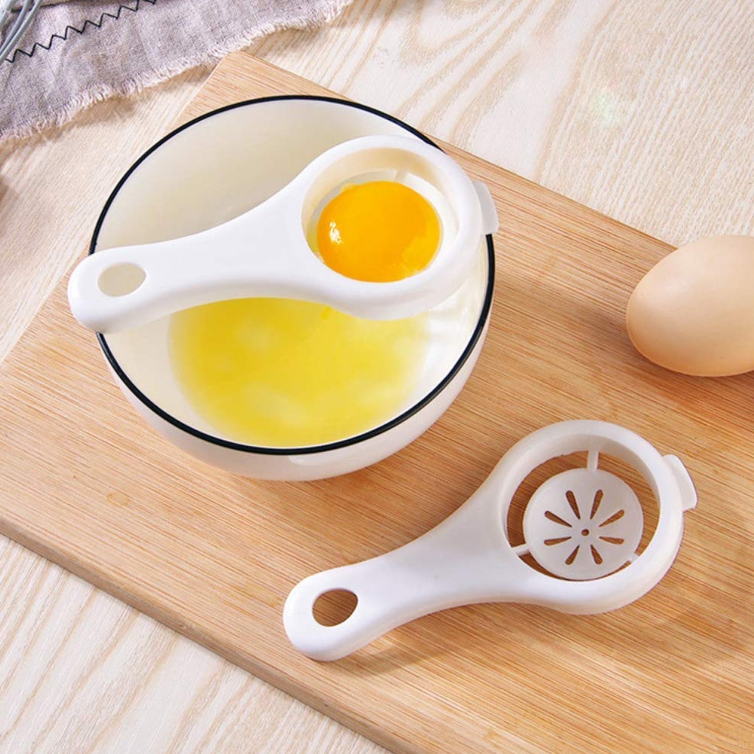 efficient kitchen egg separator, egg yolk splitter for cake making,