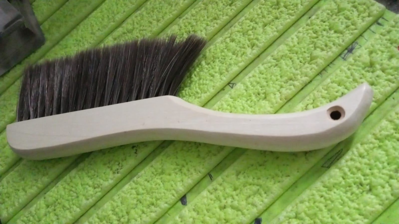 cleaning brush, dusting brush, soft bristle brush, compact dust cleaner, ergonomic cleaning tool, handheld dust remover, cleaning brush for electronics, soft brush for furniture, home cleaning accessories, 1 pc dusting brush, small cleaning brush, gentle surface cleaner

