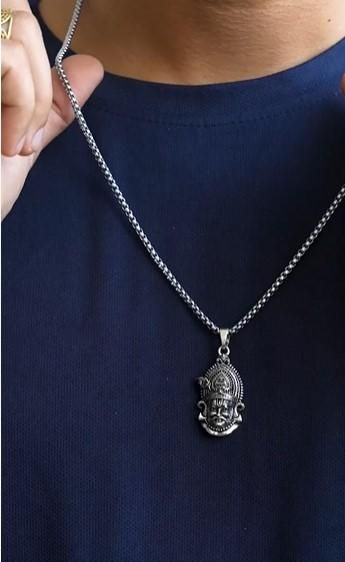 khatu shyam pendant, maharaj pendant, devotional locket men, stainless steel pendant, silver pendant for men, shyam maharaj jewelry, khatu shyam chain, spiritual pendant men, religious pendant silver, men’s devotional jewelry

