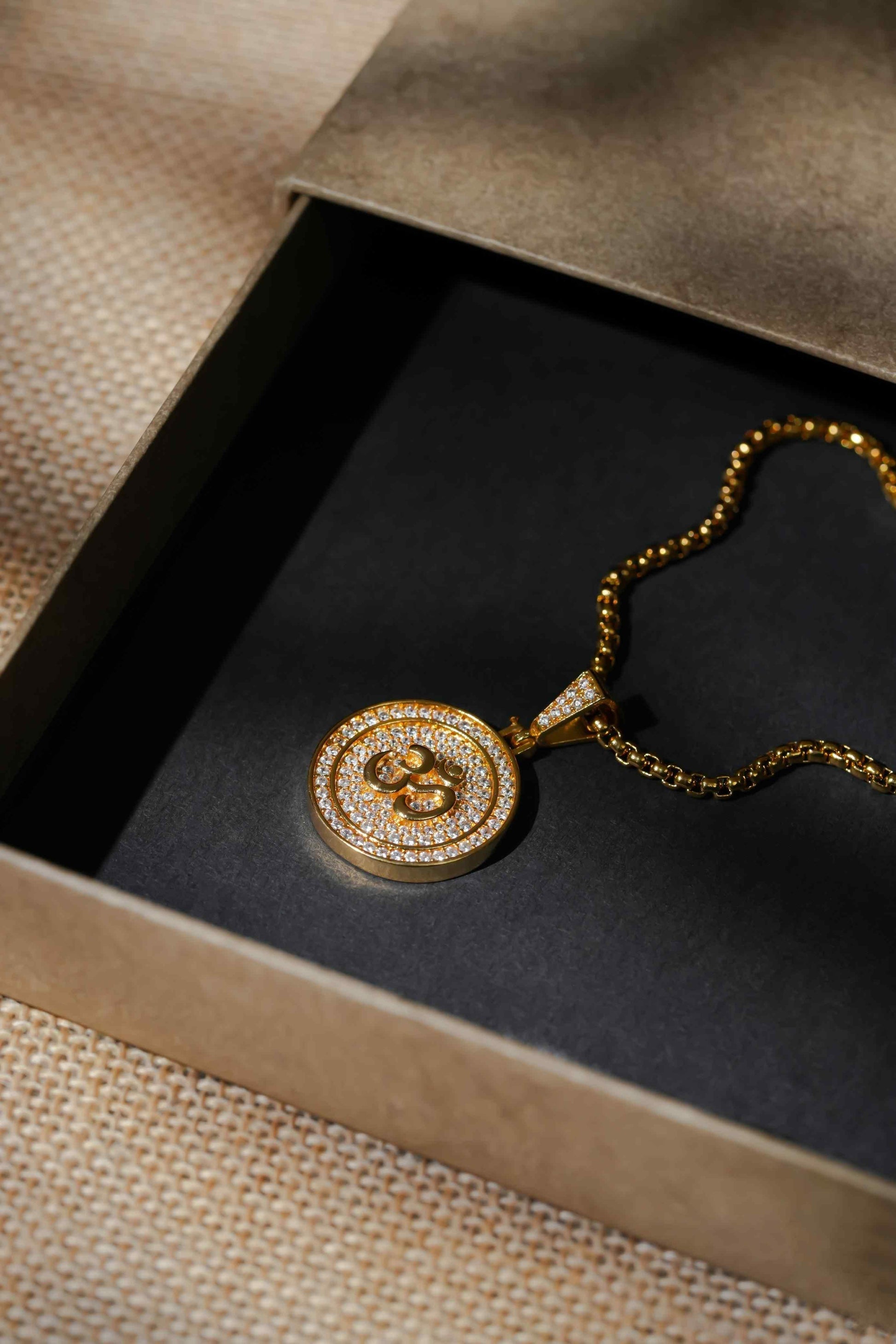 om pendant men, spiritual pendant men, alloy pendant necklace, om symbol pendant, om locket necklace, spiritual jewelry men, men’s om necklace, alloy jewelry men, spiritual om pendant, om chain men

