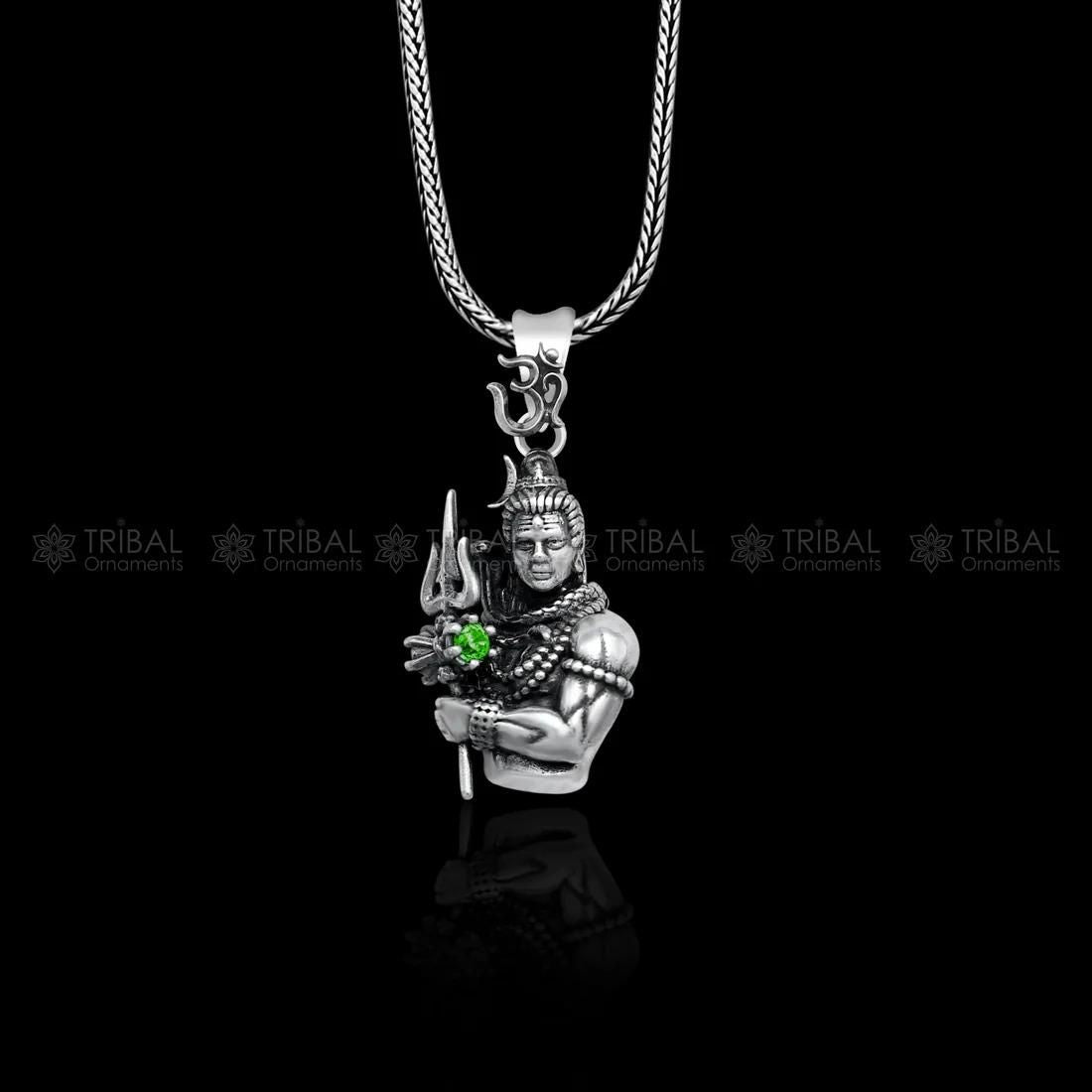 Silver Shankar Locket with Chain – Spiritual Lord Shiva Pendant for Men, Shankar locket, Lord Shiva pendant, silver Shankar chain, spiritual locket for men, Mahadev locket silver, Shiva locket with chain, Sankar locket for men, silver religious pendant, Shivji pendant with chain, Hindu god locket

