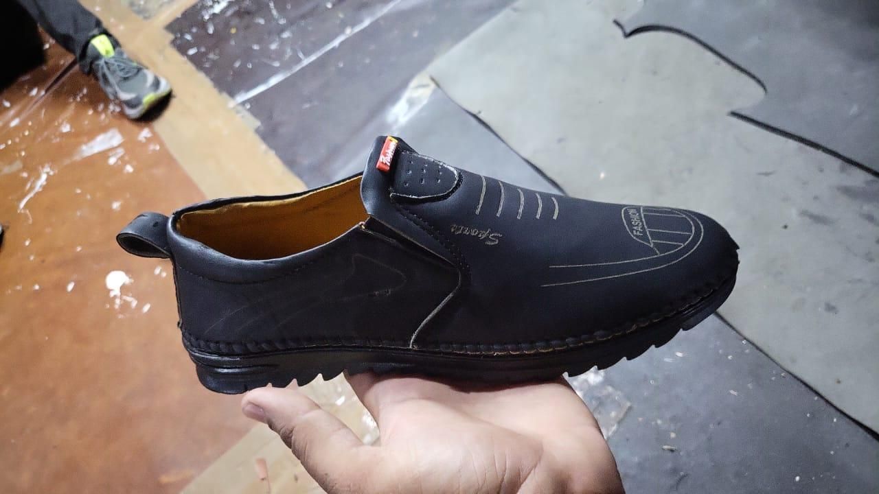  black slip-on shoes for men online, men’s soft leather footwear, casual leather slip-on shoes men India, best leather shoes for office men, men’s black casual slip-on shoes