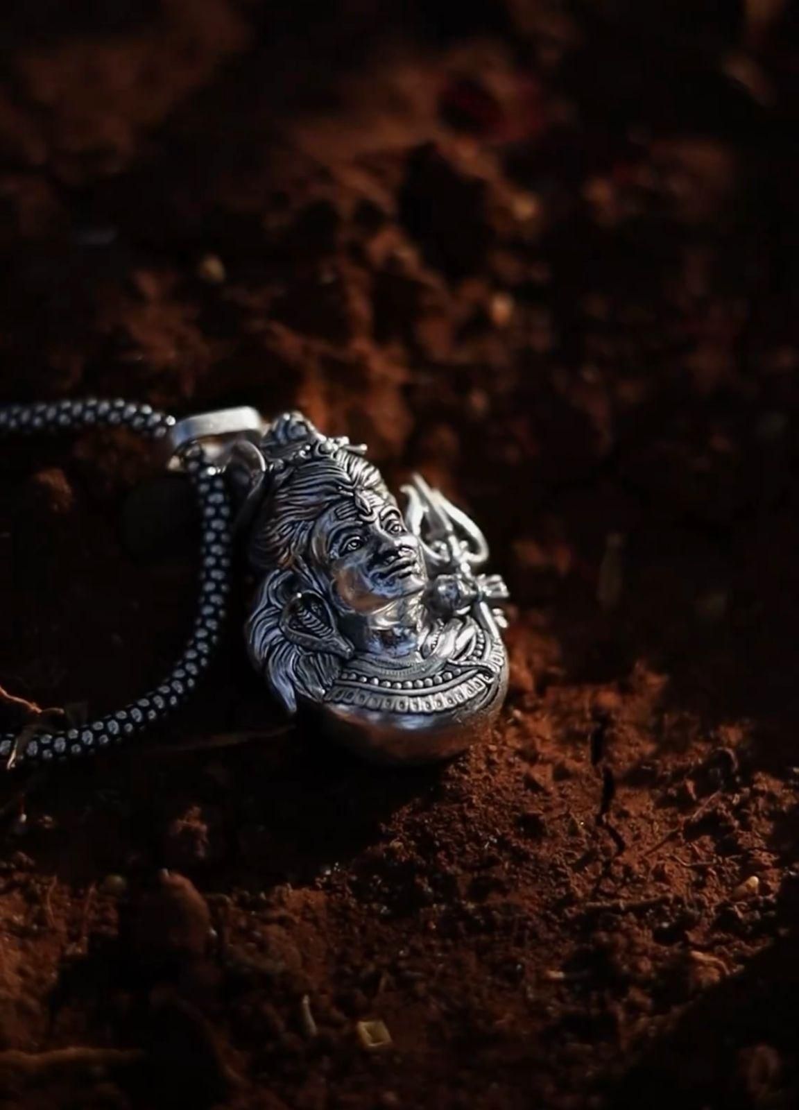 Lord Mahadev Premium Pendant Chain for Men – Silver Alloy Shiva Necklace, Lord Mahadev pendant chain, Mahadev premium pendant for men, silver alloy Mahadev chain, Lord Shiva pendant necklace, Mahadev jewelry for men, casual Mahadev chain, alloy pendant chain for men, silver Mahadev necklace, spiritual pendant for men, Hindu religious jewelry men, Mahadev silver pendant, men’s Shiva pendant chain

