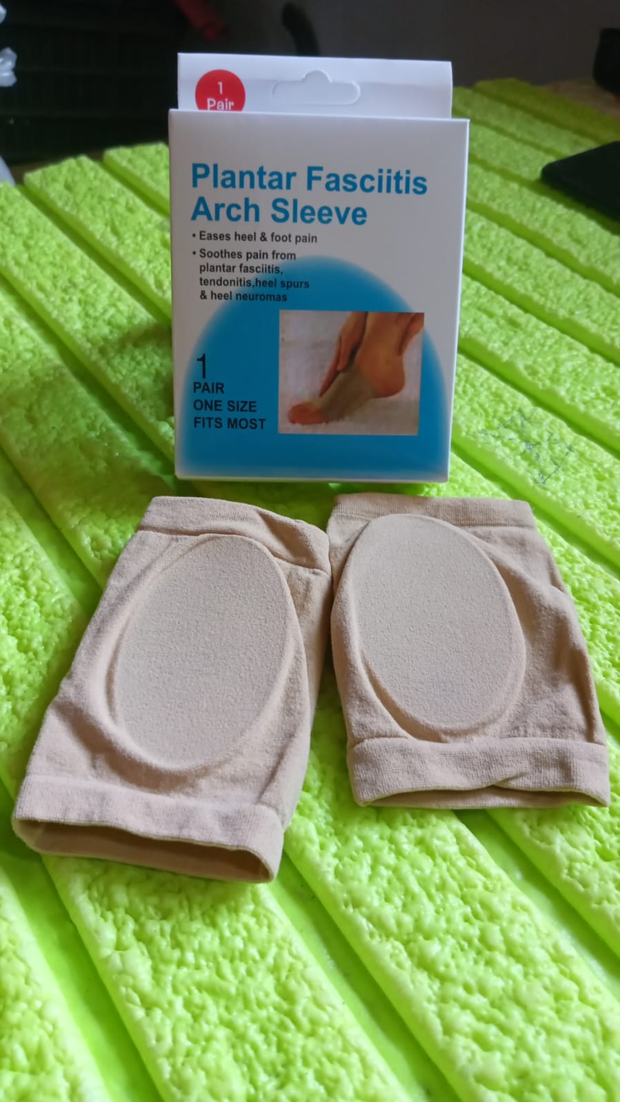 Lightweight breathable compression sleeve for fallen arches