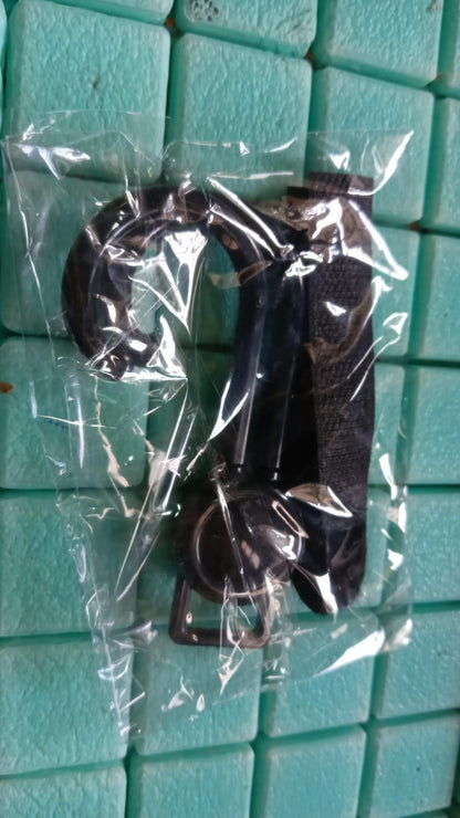 Lightweight stroller hook holding water bottles on pushchair