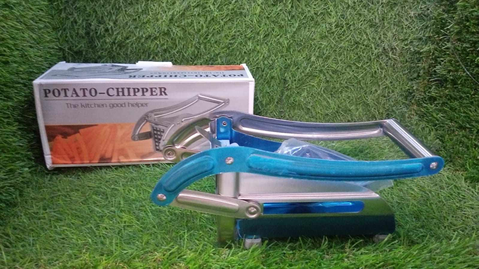 Compact vegetable chopper cutter for carrots and cucumbers